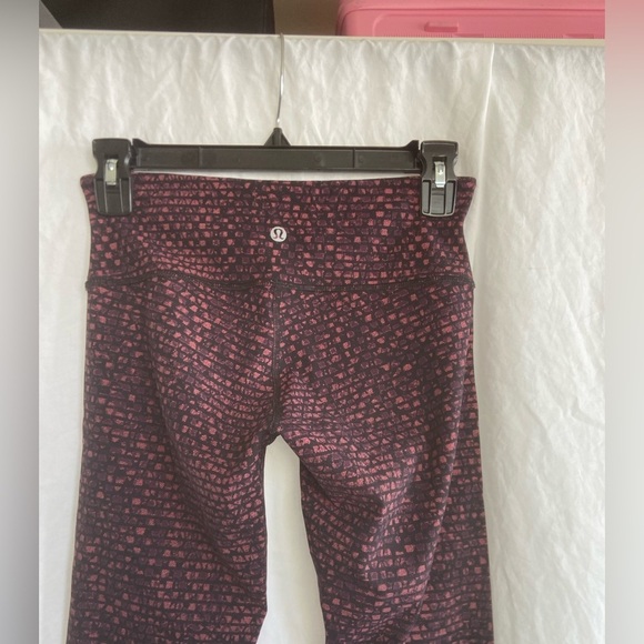 Lululemon Wunder Under Crop III Shatter Weave Dust Coral Plum Size 4 - Picture 8 of 13